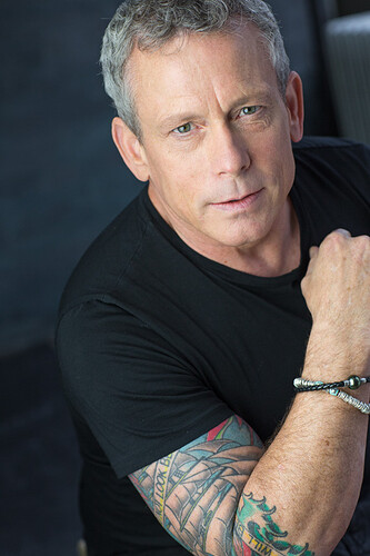 MV5BODBjYTZhNzMtNWZhMy00OTgyLWEwNjgtZWVlMjUzMzkxOWYzXkEyXkFqcGdeQXVyMjQwMDg0Ng@@.V1