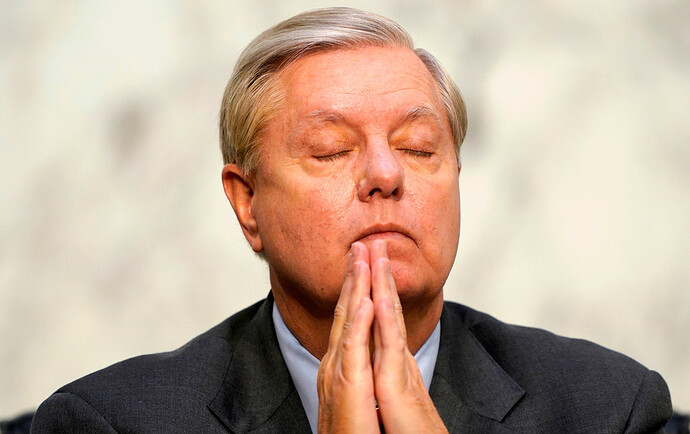 lindsey-graham-pray-hearing-room-gty-img