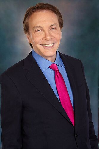 Alan_Colmes_2014_with_backdrop