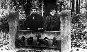 300px-Men_in_Bramhall_stocks_1900