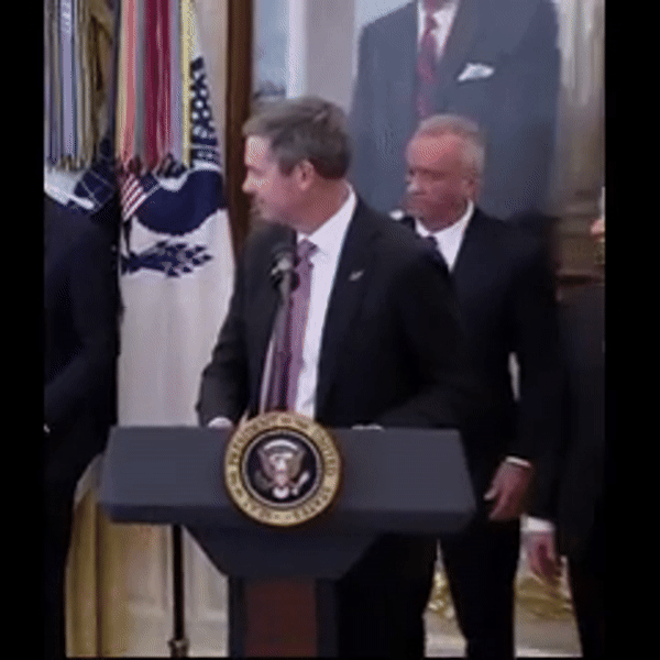 ezgif-64958e616cac726f