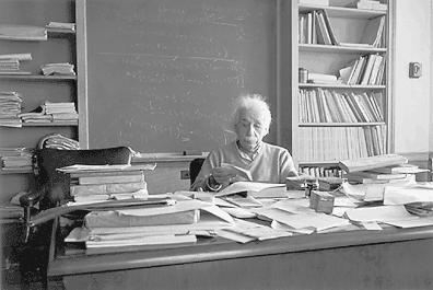 einstein-at-his-desk-1955-0e27eefff7164f5ce30ec432bd7023f4